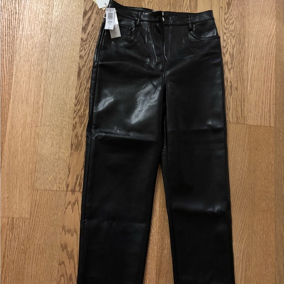 NWT Aritzia Melina Cropped Black Pants in Size 6